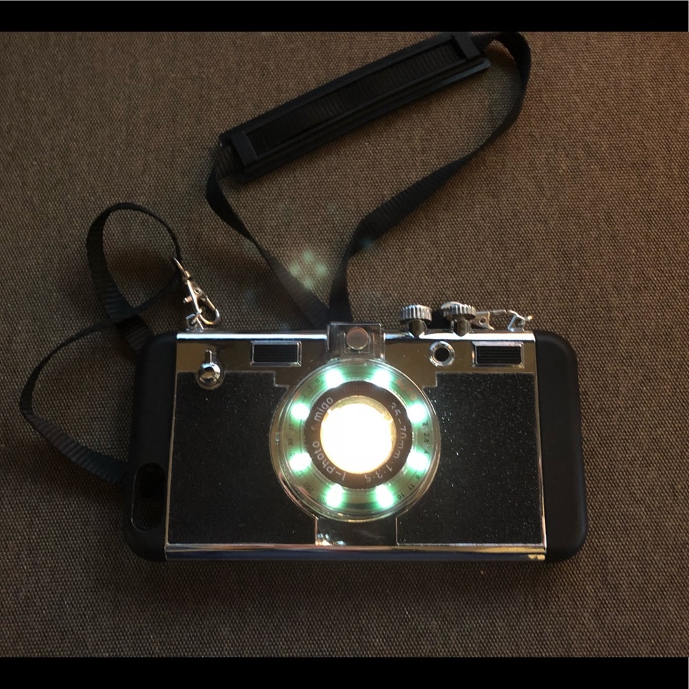 Camera iPhone 6/6s case & stand that lights up! 📸